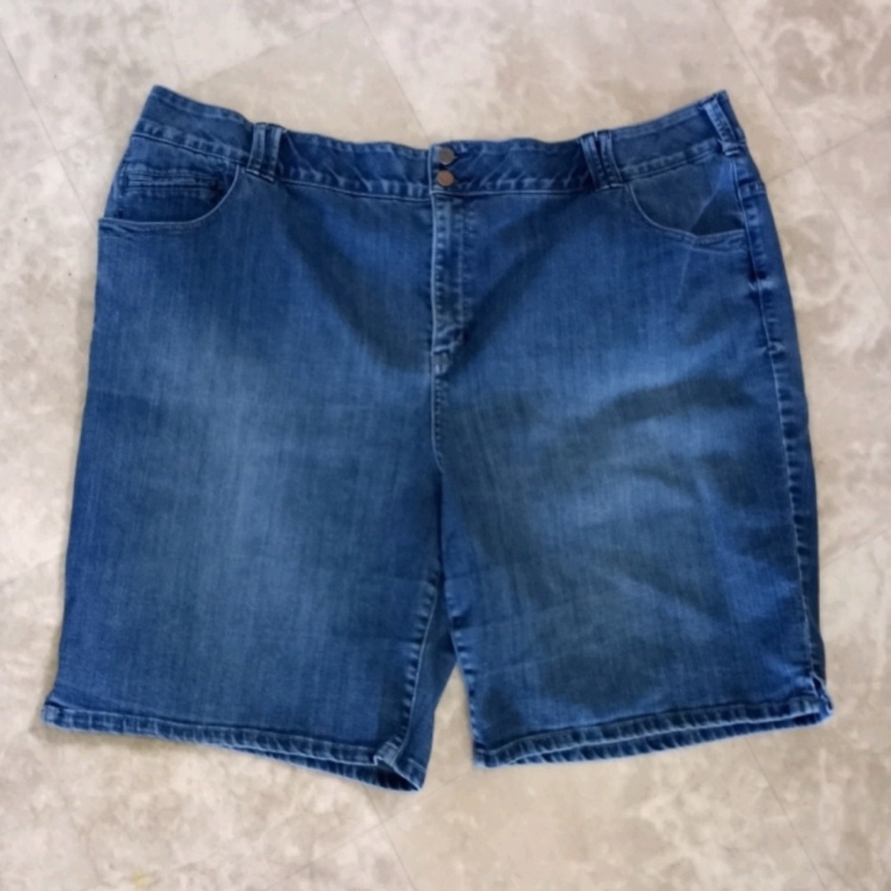 Lane Bryant Bermuda jean shorts plus size 28 blue